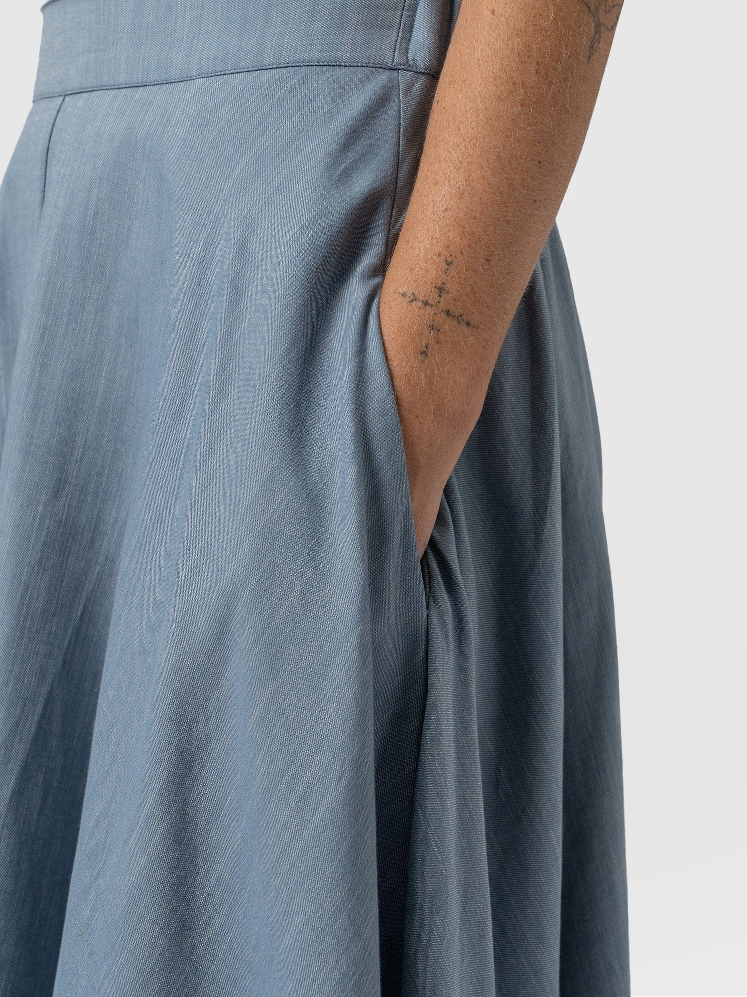 Noho Skirt Chambray - Women's Skirts | Saint + Sofia® EU